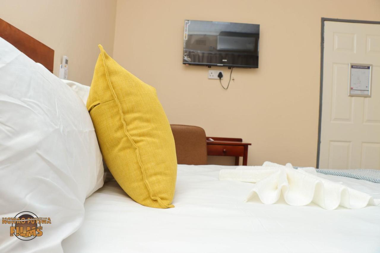 The Hill Bed And Breakfast Francistown Buitenkant foto